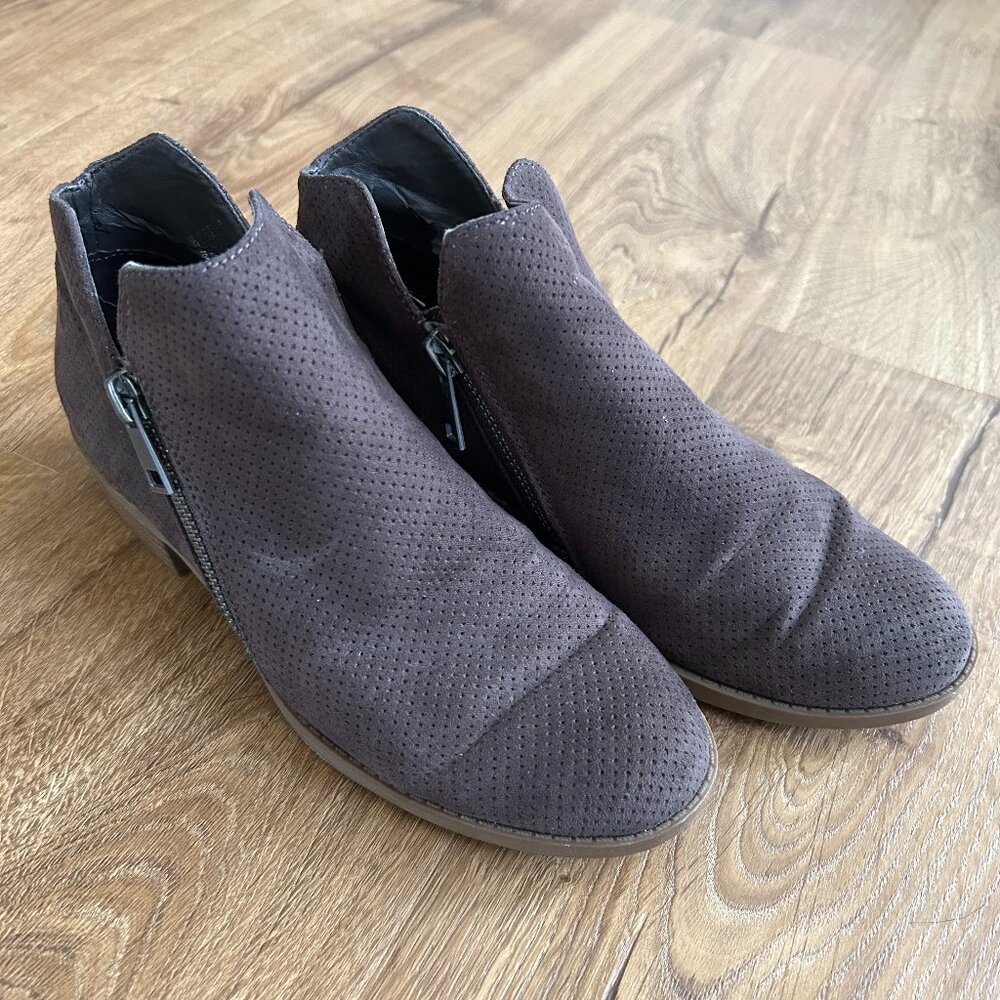 Greige Faux Suede Universal Thread Booties w/ Zippers and Dimpled Texture Size 6